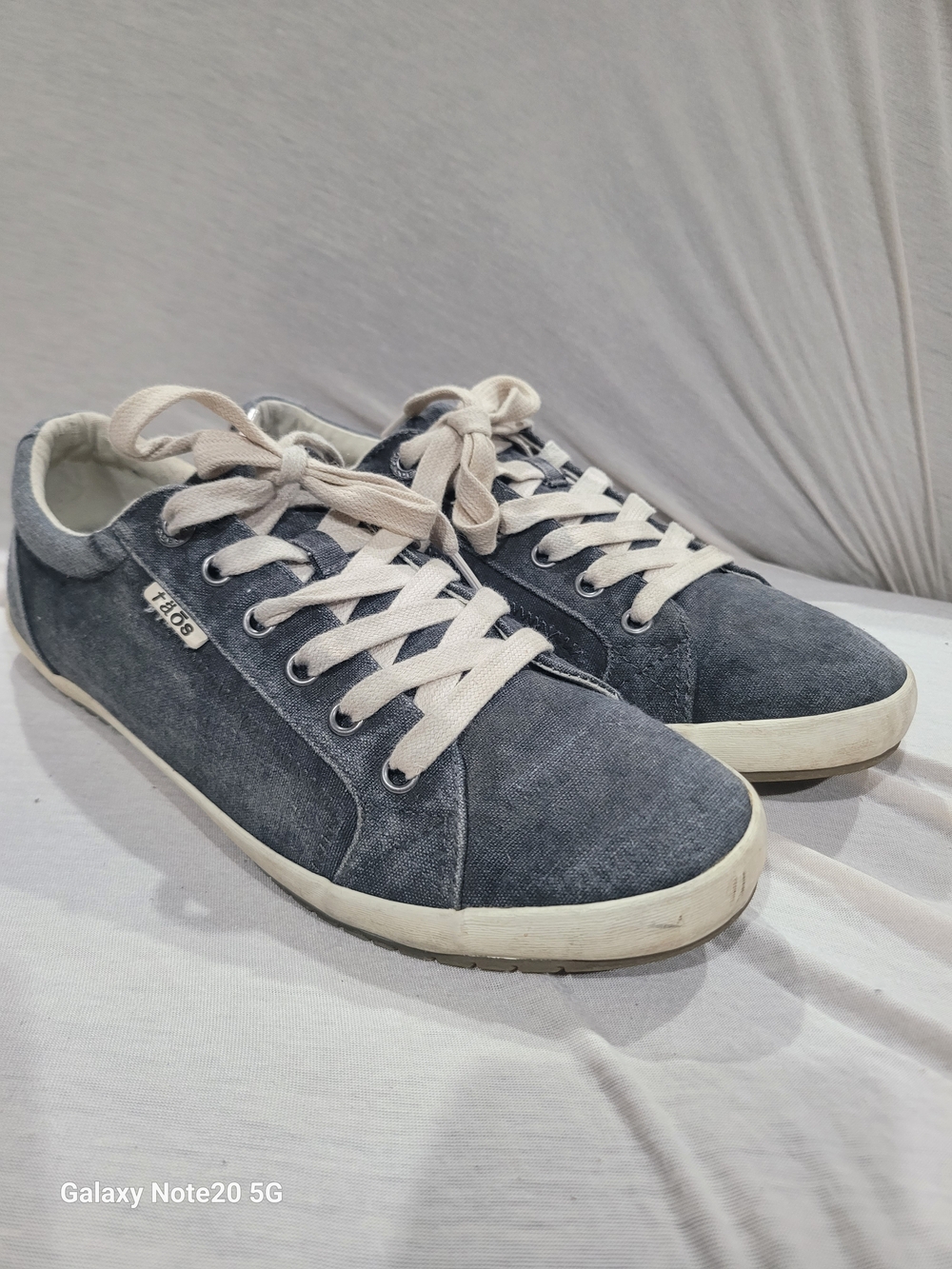 Taos Footwear Women's Slate Gray Canvas Lace-Up Sneakers